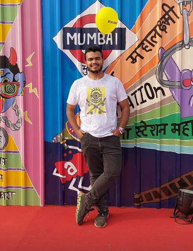 Ashir in front of street art in Mumbai